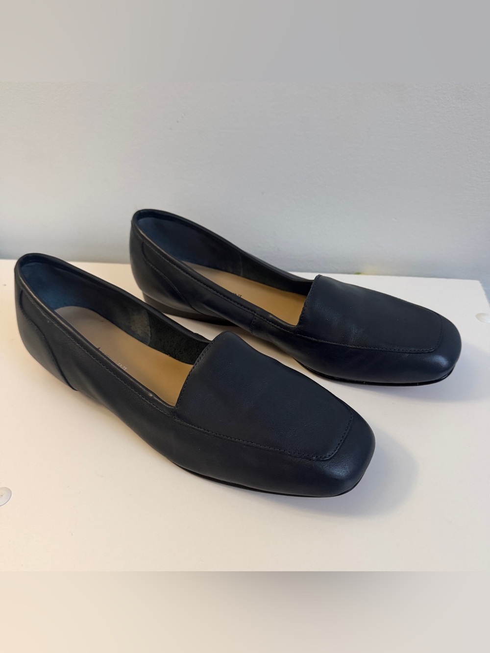 EUC Enzo Angiolini Classic Navy Blue Leather Loafers 7.5W chic minimalist